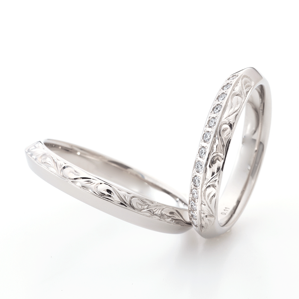 "casual and Hawaiian wedding ring （wedding band,marriage ring）from the Aglobe japan's mauoli collection.
K18 White Gold wedding ring （wedding band,marriage ring） with unique texture.
Hawaiian gold wedding band with PILILANI engraving and vintage finish."