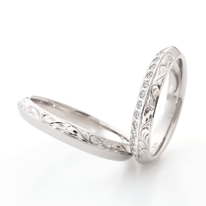 "casual and Hawaiian wedding ring （wedding band,marriage ring）from the Aglobe japan's mauoli collection.
K18 White Gold wedding ring （wedding band,marriage ring） with unique texture.
Hawaiian gold wedding band with PILILANI engraving and vintage finish."