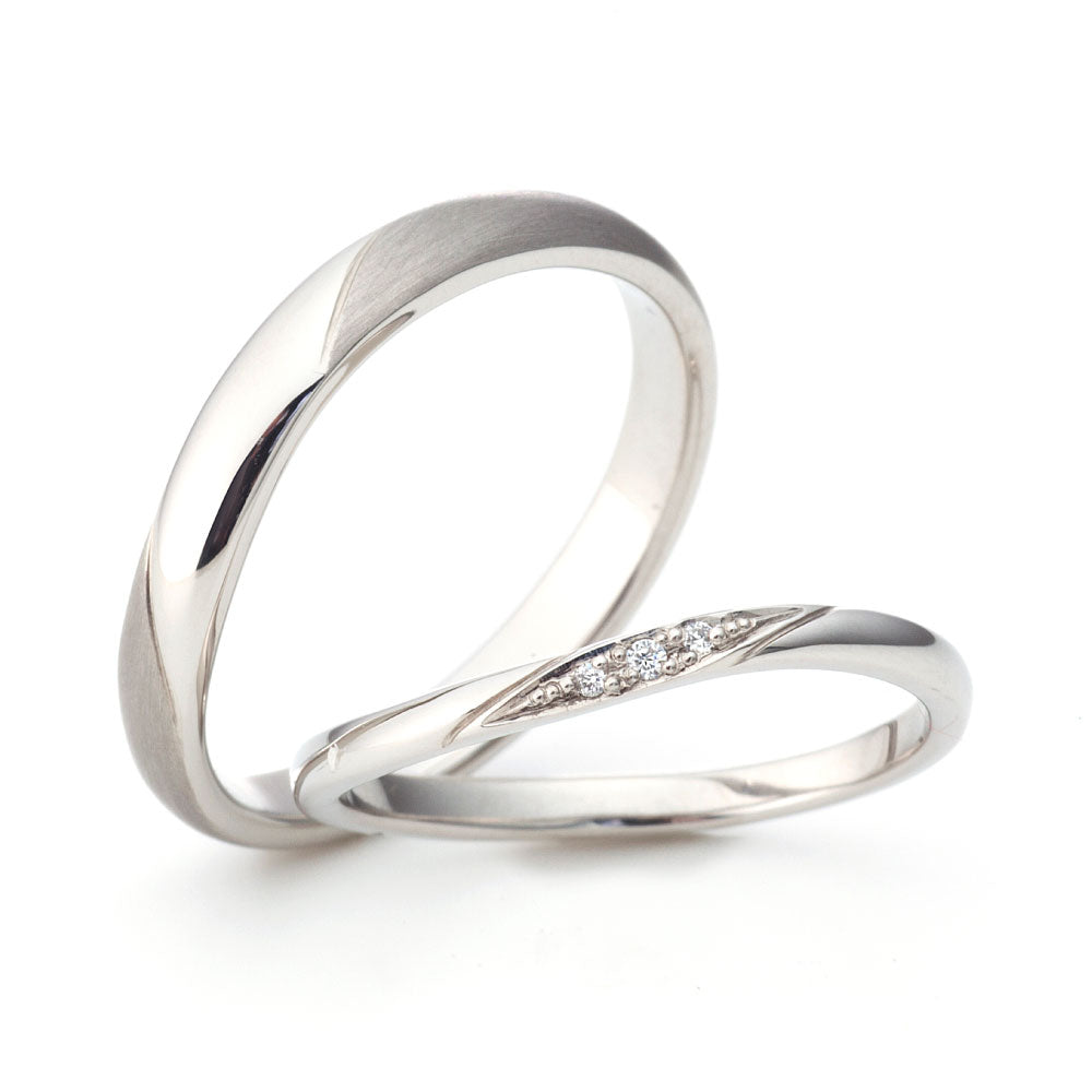 "antique,European,luxury and Simple wedding ring （wedding band,marriage ring）from the Aglobe japan's PRIMA PORTA collection.
Platinum900 wedding ring （wedding band,marriage ring） with antique and European texture.
"