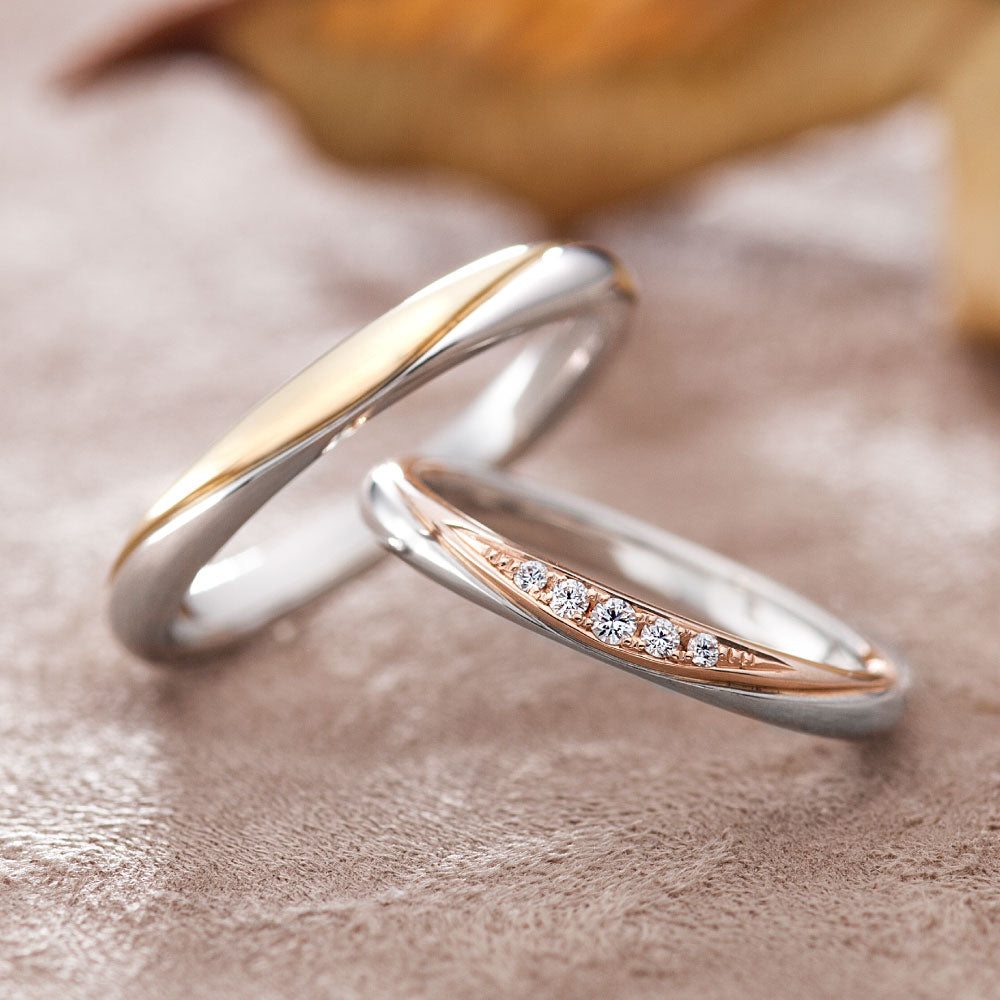 "standard wedding ring （wedding band,marriage ring）from the Aglobe japan's Stel Giurare collection.
Combination marriage ring（wedding ring,wedding band） in platinum and K18 pink gold （K18 Yellow Gold）.
Combination wedding ring （wedding band,marriage ring） with luxury and European texture."