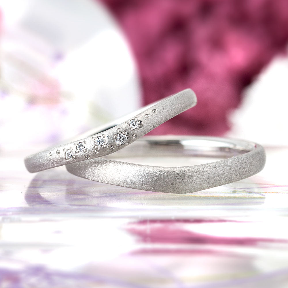 "cute wedding ring （wedding band,marriage ring）from the Aglobe japan's Aimeroir collection.
Platinum900 wedding ring （wedding band,marriage ring） with simple and standard texture.
Rings with surface treatment."