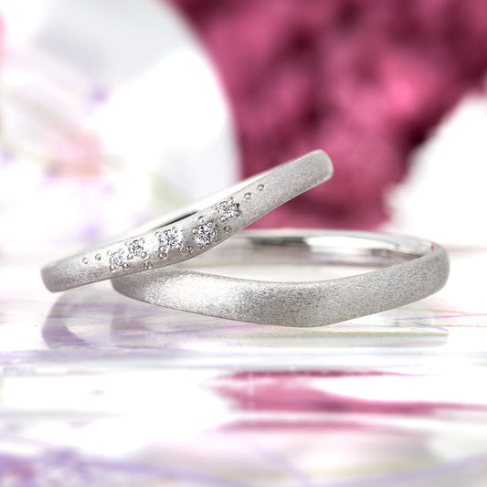 "cute wedding ring （wedding band,marriage ring）from the Aglobe japan's Aimeroir collection.
Platinum900 wedding ring （wedding band,marriage ring） with simple and standard texture.
Rings with surface treatment."