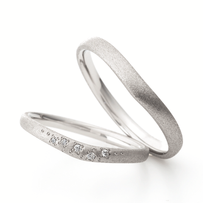 "cute wedding ring （wedding band,marriage ring）from the Aglobe japan's Aimeroir collection.
Platinum900 wedding ring （wedding band,marriage ring） with simple and standard texture.
Rings with surface treatment."