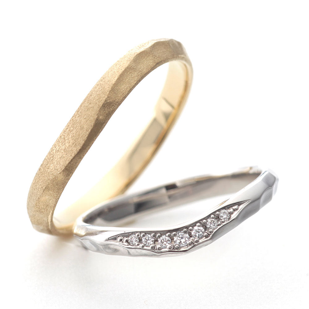 "casual wedding ring （wedding band,marriage ring）from the Aglobe japan's baum collection.
Platinum900 and K18 Yellow Gold wedding ring （wedding band,marriage ring） with simple.natural and unique texture.
Rings with surface treatment.Rings with hammered finish."
