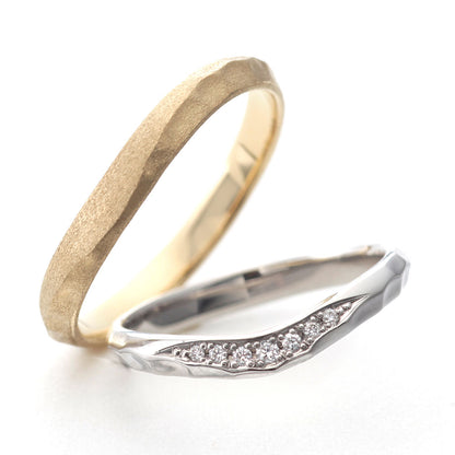 "casual wedding ring （wedding band,marriage ring）from the Aglobe japan's baum collection.
Platinum900 and K18 Yellow Gold wedding ring （wedding band,marriage ring） with simple.natural and unique texture.
Rings with surface treatment.Rings with hammered finish."