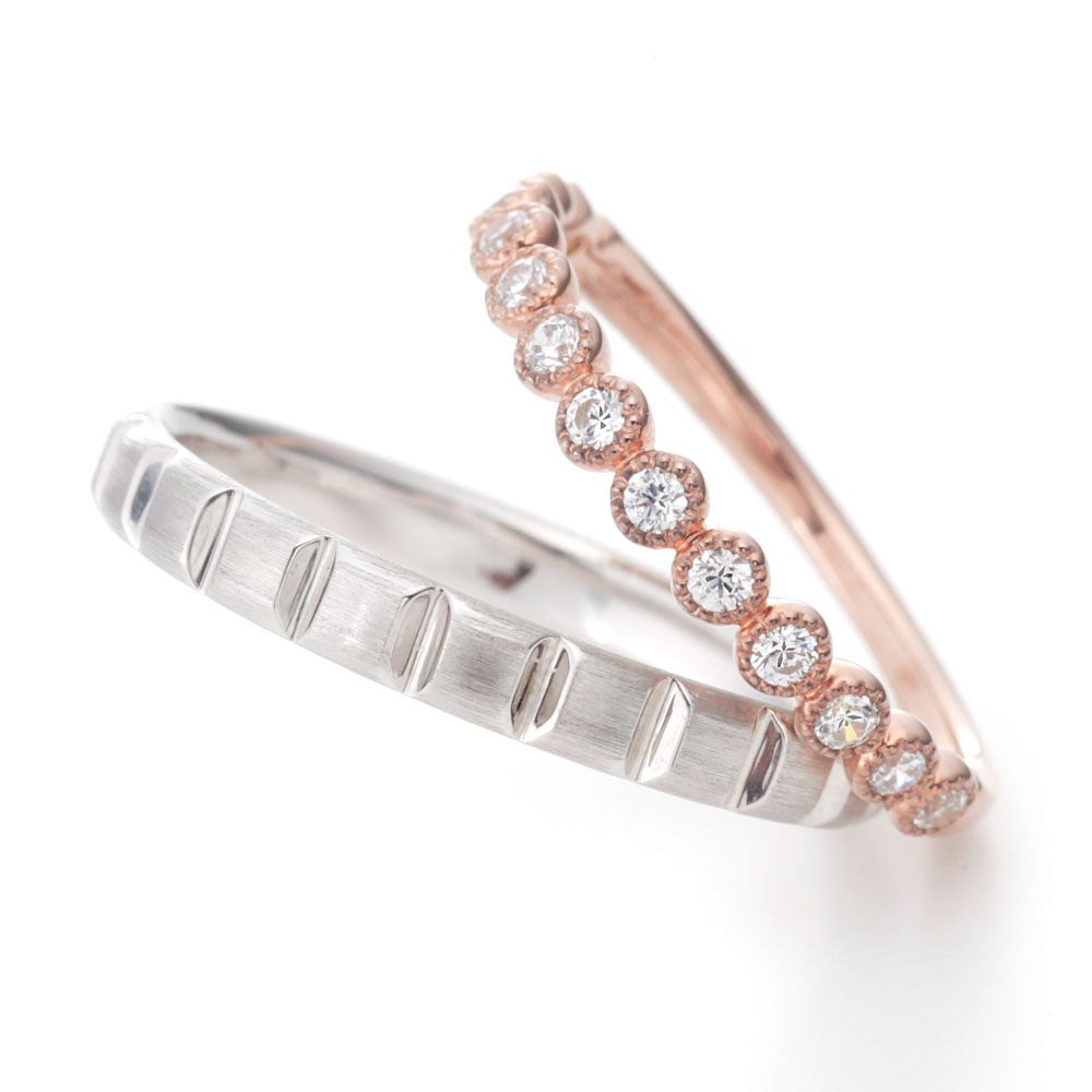 "antique and European wedding ring （wedding band,marriage ring）from the Aglobe japan's cherluv collection.
Platinum900 and K18 Pink Gold（rose gold） wedding ring （wedding band,marriage ring） with luxury texture.
Straight type Milled rings.
Rings with surface treatment.
Rings with surface treatment."