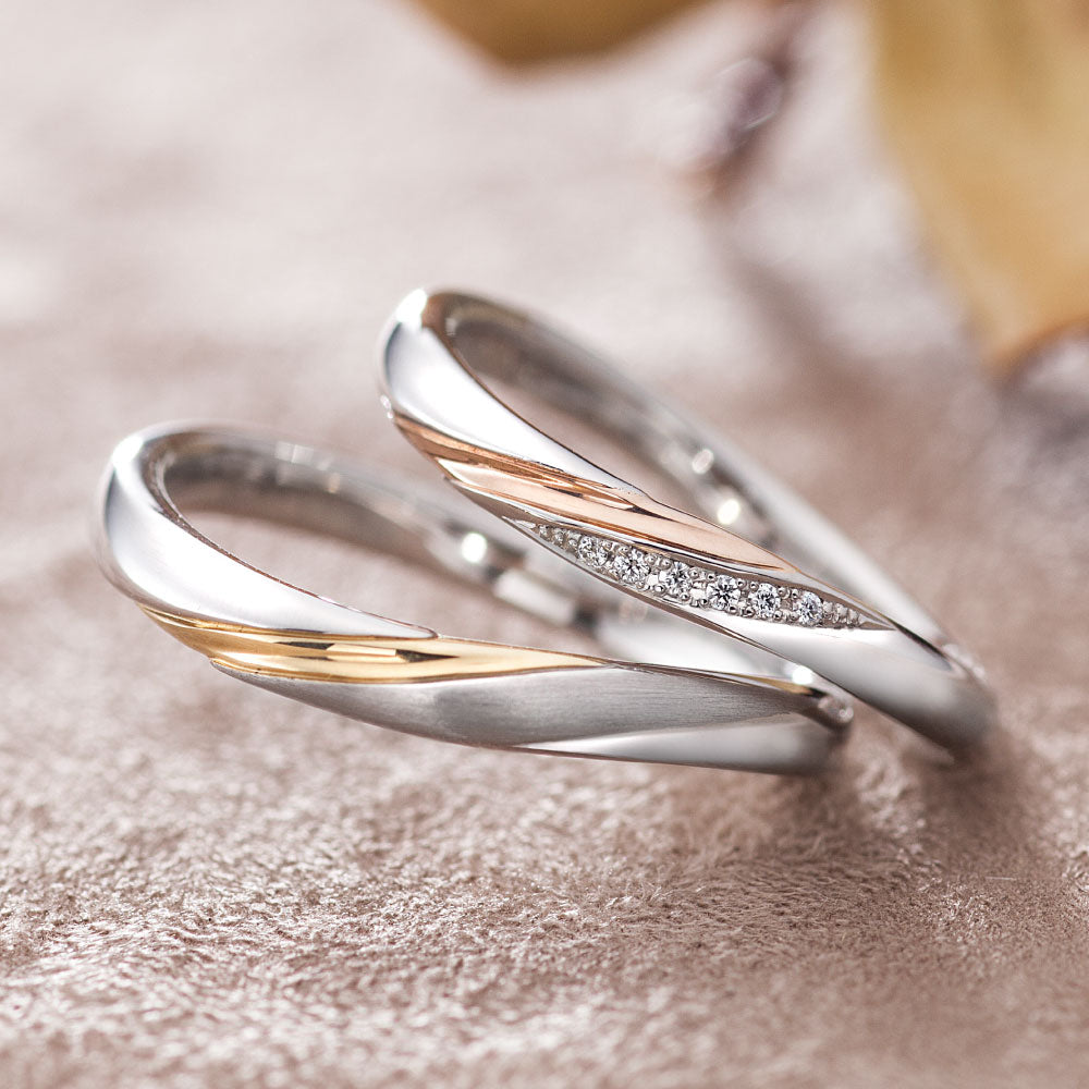 "standard wedding ring （wedding band,marriage ring）from the Aglobe japan's Stel Giurare collection.
Combination marriage ring（wedding ring,wedding band） in platinum and K18 pink gold （K18 Yellow Gold）.
Combination wedding ring （wedding band,marriage ring） with luxury and European texture.
Rings with surface treatment."