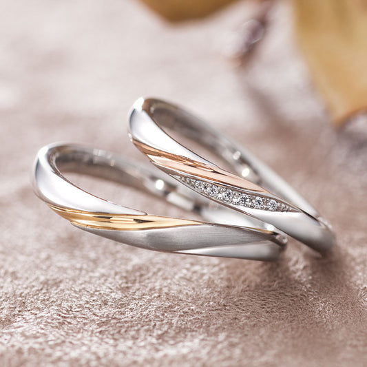 "standard wedding ring （wedding band,marriage ring）from the Aglobe japan's Stel Giurare collection.
Combination marriage ring（wedding ring,wedding band） in platinum and K18 pink gold （K18 Yellow Gold）.
Combination wedding ring （wedding band,marriage ring） with luxury and European texture.
Rings with surface treatment."