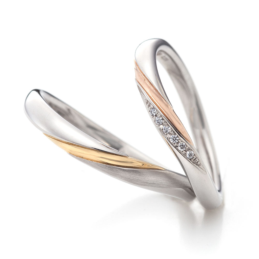 "standard wedding ring （wedding band,marriage ring）from the Aglobe japan's Stel Giurare collection.
Combination marriage ring（wedding ring,wedding band） in platinum and K18 pink gold （K18 Yellow Gold）.
Combination wedding ring （wedding band,marriage ring） with luxury and European texture.
Rings with surface treatment."