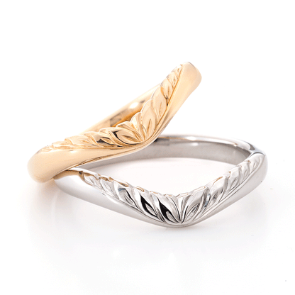 "casual and Hawaiian wedding ring （wedding band,marriage ring）from the Aglobe japan's mauoli collection.
K18 Yellow Gold and K18 White Gold wedding ring （wedding band,marriage ring） with unique texture.
Hawaiian gold wedding band with MOE engraving and vintage finish.

"