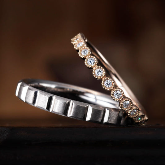 "antique and European wedding ring （wedding band,marriage ring）from the Aglobe japan's cherluv collection.
Platinum900 and K18 Pink Gold（rose gold） wedding ring （wedding band,marriage ring） with luxury texture.
Straight type Milled rings.
Rings with surface treatment.
Rings with surface treatment."