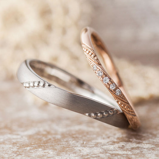 "antique,European,luxury and Simple wedding ring （wedding band,marriage ring）from the Aglobe japan's PRIMA PORTA collection.
Platinum900  andK18 Pink Gold ( rose gold ) wedding ring （wedding band,marriage ring） with antique and European texture.
Rings with milling"