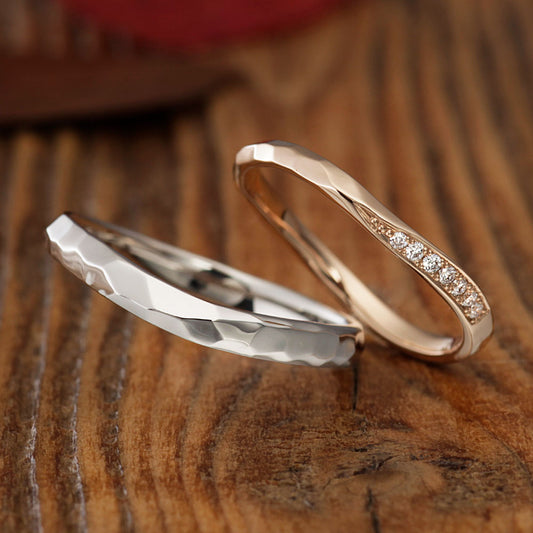 "casual wedding ring （wedding band,marriage ring）from the Aglobe japan's baum collection.
K18 pink gold（rose gold）and Platinum900 wedding ring （wedding band,marriage ring） with simple.natural and unique texture.
Rings with hammered finish."