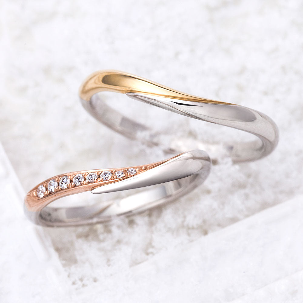 "cute,unique and European wedding ring （wedding band,marriage ring）from the Aglobe japan's lettet mitte collection.
Combination marriage ring（wedding ring,wedding band） in platinum and K18 pink gold.
Combination wedding ring （wedding band,marriage ring） with simple and standard texture.
"