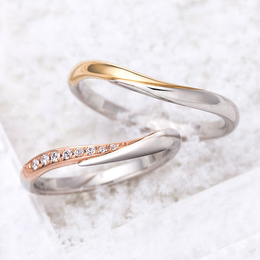 "cute,unique and European wedding ring （wedding band,marriage ring）from the Aglobe japan's lettet mitte collection.
Combination marriage ring（wedding ring,wedding band） in platinum and K18 pink gold.
Combination wedding ring （wedding band,marriage ring） with simple and standard texture.
"
