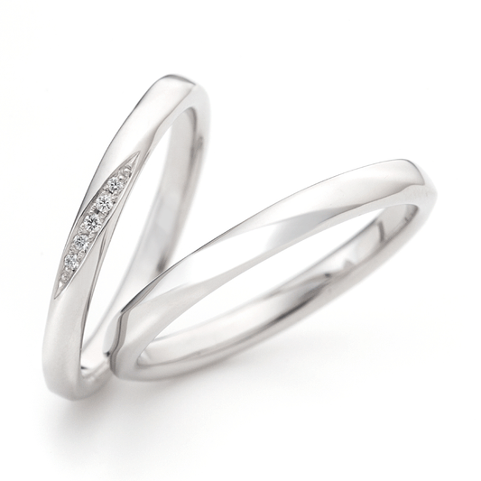 "AGLOBE JAPAN's ECTURO bridal ring with lab-grown diamond in Straight design.
Platinum900 engagement ring with antique and luxurytexture."