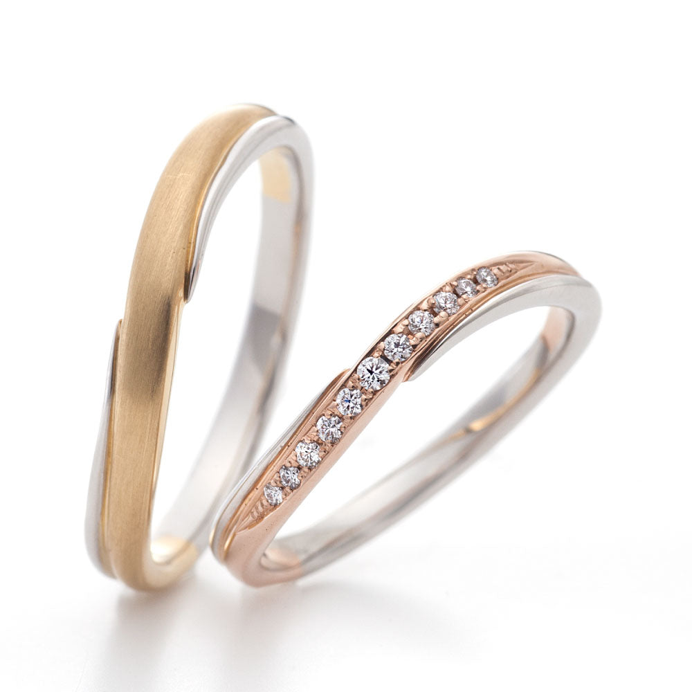 "standard wedding ring （wedding band,marriage ring）from the Aglobe japan's Stel Giurare collection.
Combination marriage ring（wedding ring,wedding band） in platinum and K18 pink gold （K18 Yellow Gold）.
Combination wedding ring （wedding band,marriage ring） with luxury and European texture.
Rings with surface treatment."
