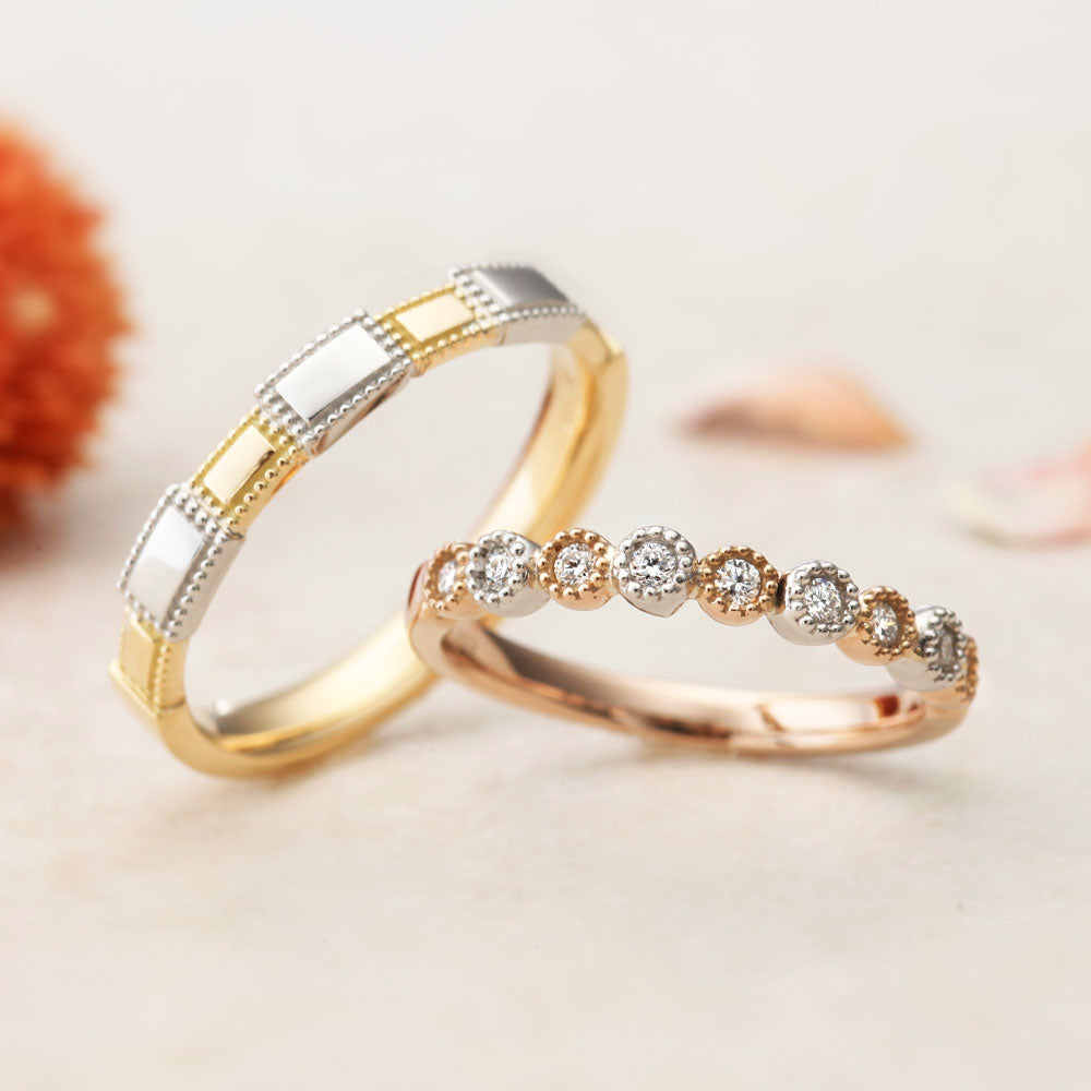 "antique wedding t ring from the Aglobe japan Amour Amulet collection.
Combination marriage ring（wedding ring,wedding band） in platinum and K18 pink gold（K18 Yellow Gold）.
Rings with milling"