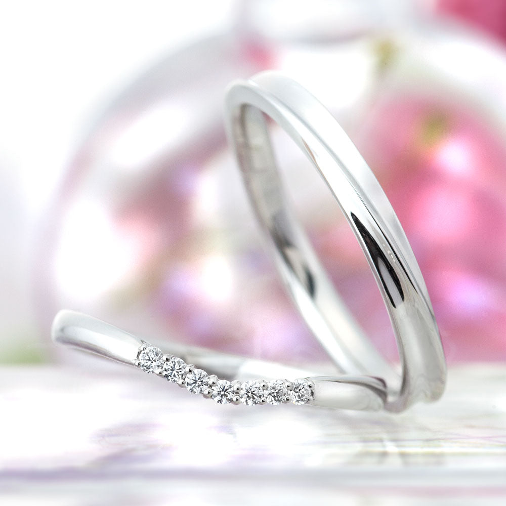 "cute wedding ring （wedding band,marriage ring）from the Aglobe japan's Aimeroir collection.
Platinum900 wedding ring （wedding band,marriage ring） with simple and standard texture."