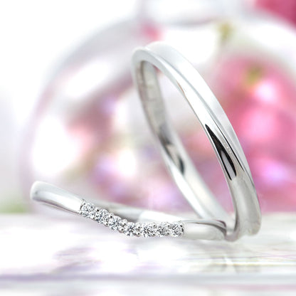 "cute wedding ring （wedding band,marriage ring）from the Aglobe japan's Aimeroir collection.
Platinum900 wedding ring （wedding band,marriage ring） with simple and standard texture."
