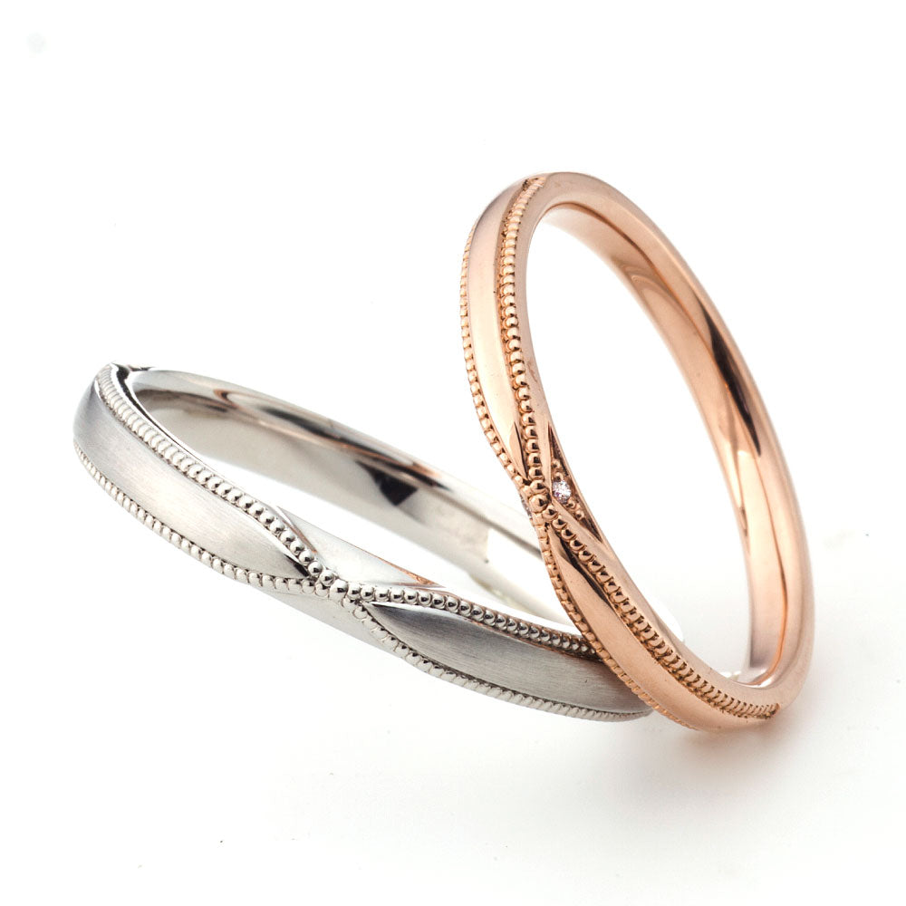 "antique,European,luxury and Simple wedding ring （wedding band,marriage ring）from the Aglobe japan's PRIMA PORTA collection.
Platinum900  andK18 Pink Gold ( rose gold ) wedding ring （wedding band,marriage ring） with antique and European texture.
Rings with milling"