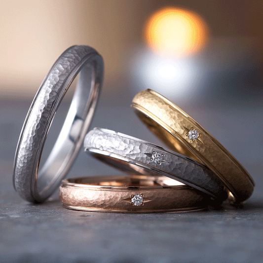 "casual wedding ring （wedding band,marriage ring）from the Aglobe japan's neuspur collection.
K18 White Gold , K18 pink gold（rose gold）and K18 Yellow Gold wedding ring （wedding band,marriage ring） with unique and Simple texture.
Shape processing is applied to the ring surface."