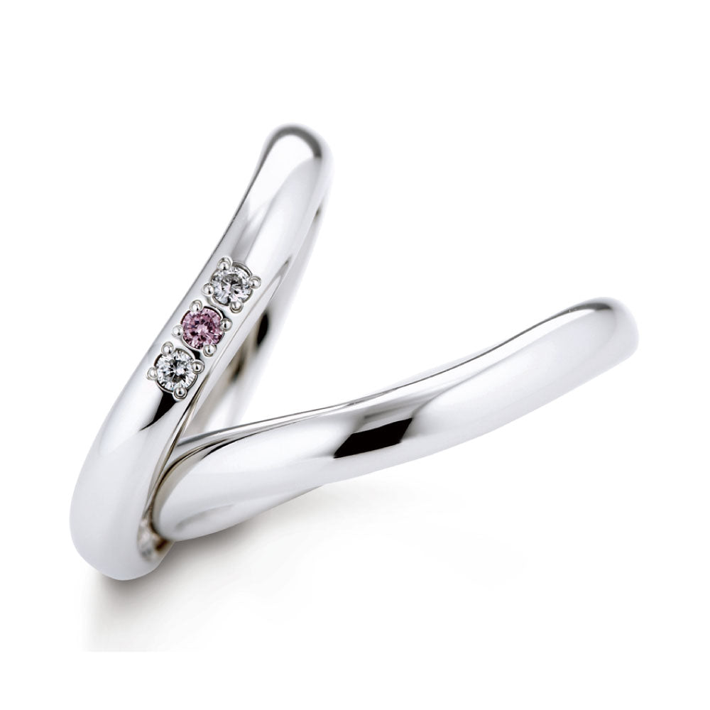 "cute,simple and standard wedding ring （wedding band,marriage ring）from the Aglobe japan's milk and strawberry collection.
Platinum900 wedding ring （wedding band,marriage ring） with luxury texture.
Natural and rare pink diamond set in wedding ring."