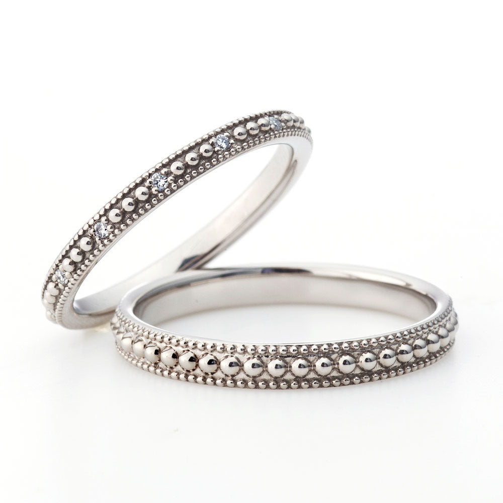 "antique,European,luxury and Simple wedding ring （wedding band,marriage ring）from the Aglobe japan's PRIMA PORTA collection.
Platinum900 wedding ring （wedding band,marriage ring） with antique and European texture.
Rings with milling"