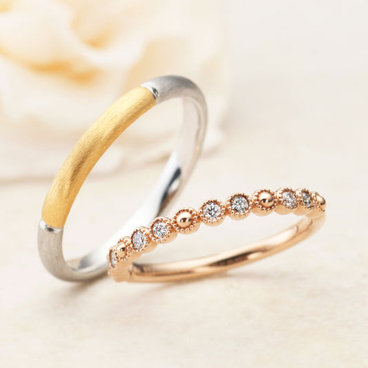 "antique wedding t ring from the Aglobe japan Amour Amulet collection.
Combination marriage ring（wedding ring,wedding band） in platinum and K18 pink gold（K18 Yellow Gold）.
Rings with surface treatment.
Rings with milling"