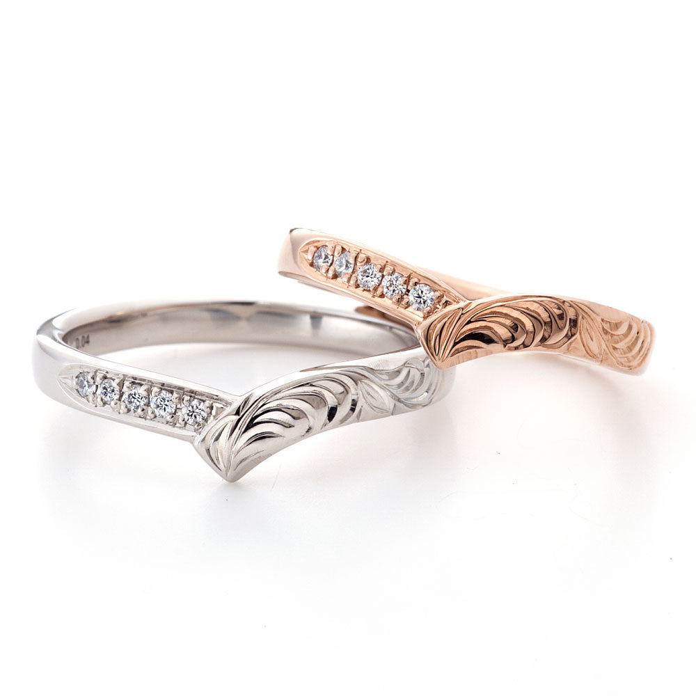 "casual and Hawaiian wedding ring （wedding band,marriage ring）from the Aglobe japan's mauoli collection.
K18 Pink Gold and K18 White Gold wedding ring （wedding band,marriage ring） with unique texture.
Hawaiian gold wedding band with KAUNU engraving and vintage finish.

"