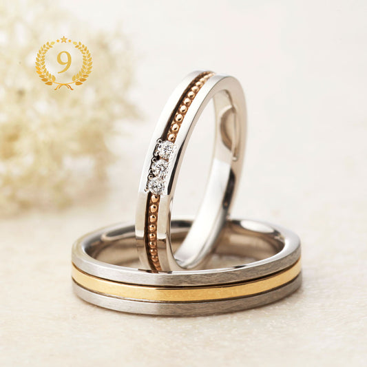 "antique wedding t ring from the Aglobe japan Amour Amulet collection.
Combination marriage ring（wedding ring,wedding band） in platinum and K18 pink gold（K18 Yellow Gold）.
Rings with surface treatment."
