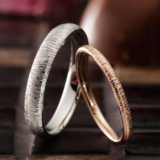 "simple and standard wedding ring （wedding band,marriage ring）from the Aglobe japan's paveochocolat collection.
Platinum900 and  K18 Pink Gold（rose gold） wedding ring （wedding band,marriage ring） with luxury and European texture.
"