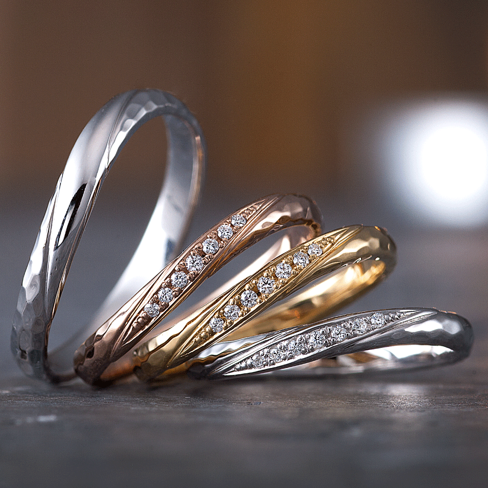 "casual wedding ring （wedding band,marriage ring）from the Aglobe japan's neuspur collection.
K18 White Gold , K18 pink gold（rose gold）and K18 Yellow Gold wedding ring （wedding band,marriage ring） with unique and Simple texture.
Shape processing is applied to the ring surface."
