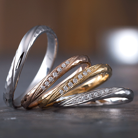 "casual wedding ring （wedding band,marriage ring）from the Aglobe japan's neuspur collection.
K18 White Gold , K18 pink gold（rose gold）and K18 Yellow Gold wedding ring （wedding band,marriage ring） with unique and Simple texture.
Shape processing is applied to the ring surface."