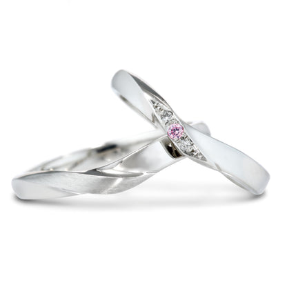 "cute,simple and standard wedding ring （wedding band,marriage ring）from the Aglobe japan's milk and strawberry collection.
Platinum900 wedding ring （wedding band,marriage ring） with luxury texture.
Natural and rare pink diamond set in wedding ring."