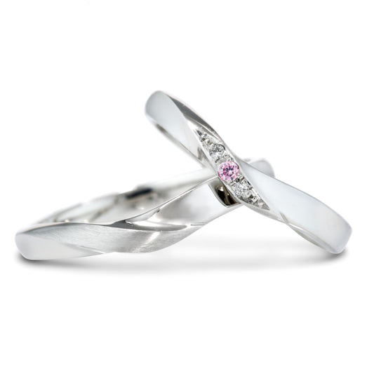"cute,simple and standard wedding ring （wedding band,marriage ring）from the Aglobe japan's milk and strawberry collection.
Platinum900 wedding ring （wedding band,marriage ring） with luxury texture.
Natural and rare pink diamond set in wedding ring."