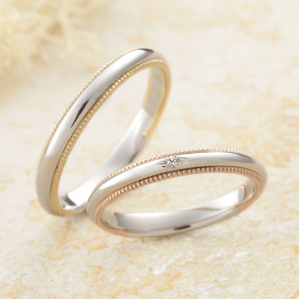 "antique wedding t ring from the Aglobe japan Amour Amulet collection.
Combination marriage ring（wedding ring,wedding band） in platinum and K18 pink gold（K18 Yellow Gold）.
Rings with milling"