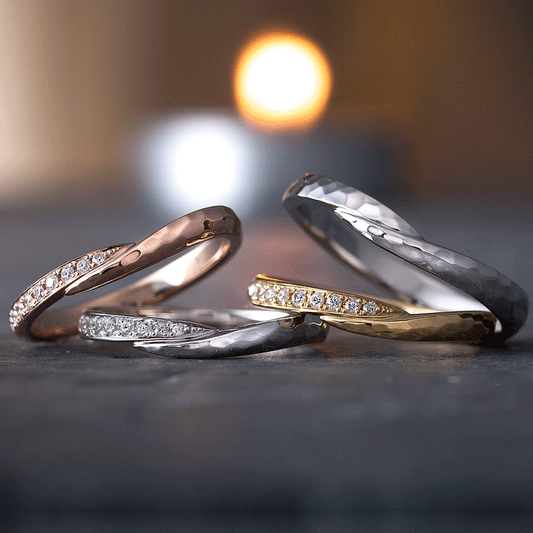 "AGLOBE JAPAN's neuspur bridal ring with lab-grown diamond in Wave design.
K18 White Gold , K18 pink gold（rose gold）and K18 Yellow Gold engagement ring with casual and unique texture.
Shape processing is applied to the ring surface.
"
