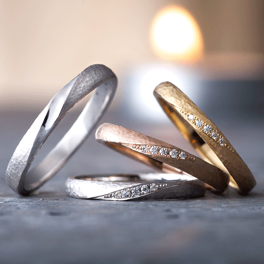 "casual wedding ring （wedding band,marriage ring）from the Aglobe japan's neuspur collection.
K18 White Gold , K18 pink gold（rose gold）and K18 Yellow Gold wedding ring （wedding band,marriage ring） with unique and Simple texture.
Shape processing is applied to the ring surface."