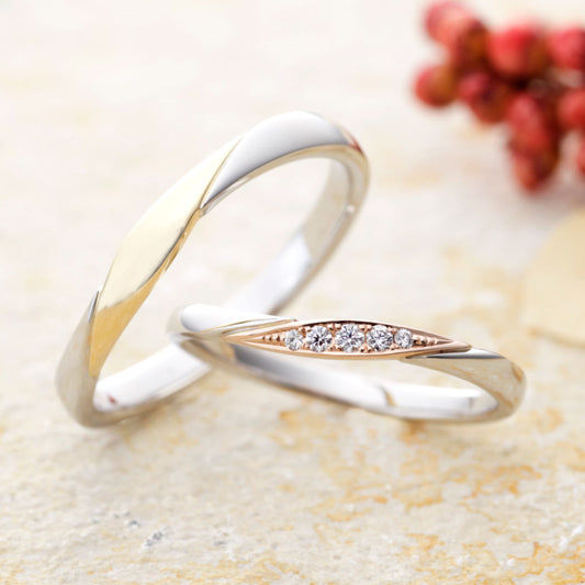 "antique wedding t ring from the Aglobe japan Amour Amulet collection.
Combination marriage ring（wedding ring,wedding band） in platinum and K18 pink gold（K18 Yellow Gold）."