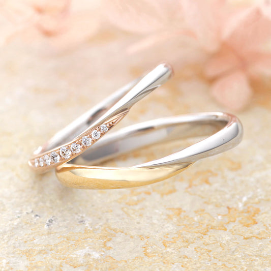 "antique wedding t ring from the Aglobe japan Amour Amulet collection.
Combination marriage ring（wedding ring,wedding band） in platinum and K18 pink gold（K18 Yellow Gold）."
