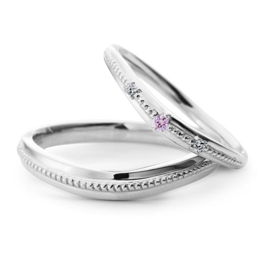 "cute,simple and standard wedding ring （wedding band,marriage ring）from the Aglobe japan's milk and strawberry collection.
Platinum900 wedding ring （wedding band,marriage ring） with luxury texture.
Natural and rare pink diamond set in wedding ring."