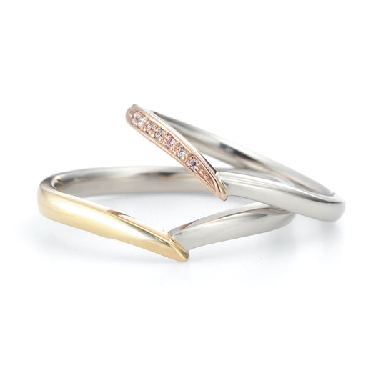 "cute,simple and standard wedding ring （wedding band,marriage ring）from the Aglobe japan's milk and strawberry collection.
Combination marriage ring（wedding ring,wedding band） in platinum and K18 pink gold（K18 Yellow Gold）.
Combination wedding ring （wedding band,marriage ring） with luxury texture.
Natural and rare pink diamond set in wedding ring."