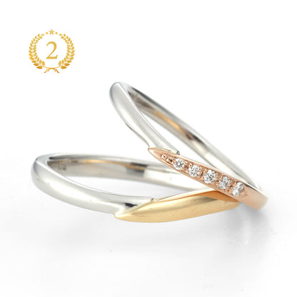 "cute,simple and standard wedding ring （wedding band,marriage ring）from the Aglobe japan's milk and strawberry collection.
Combination marriage ring（wedding ring,wedding band） in platinum and K18 pink gold（K18 Yellow Gold）.
Combination wedding ring （wedding band,marriage ring） with luxury texture."
