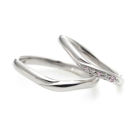 "cute,simple and standard wedding ring （wedding band,marriage ring）from the Aglobe japan's milk and strawberry collection.
Platinum900 wedding ring （wedding band,marriage ring） with luxury texture.
Natural and rare pink diamond set in wedding ring."