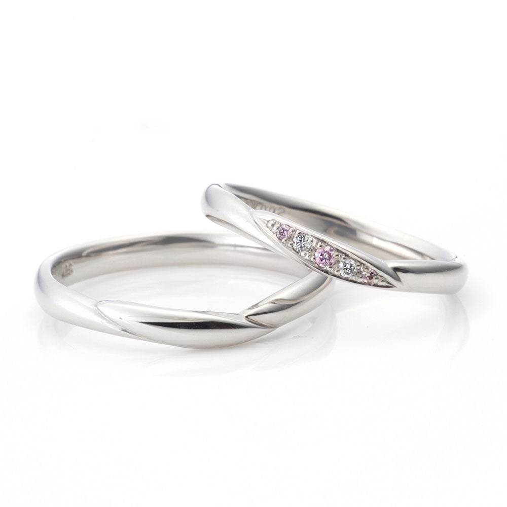 "cute,simple and standard wedding ring （wedding band,marriage ring）from the Aglobe japan's milk and strawberry collection.
Platinum900 wedding ring （wedding band,marriage ring） with luxury texture.
Natural and rare pink diamond set in wedding ring."