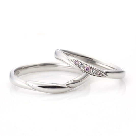 "cute,simple and standard wedding ring （wedding band,marriage ring）from the Aglobe japan's milk and strawberry collection.
Platinum900 wedding ring （wedding band,marriage ring） with luxury texture.
Natural and rare pink diamond set in wedding ring."