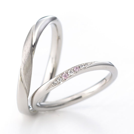 "cute,simple and standard wedding ring （wedding band,marriage ring）from the Aglobe japan's milk and strawberry collection.
Platinum900 wedding ring （wedding band,marriage ring） with luxury texture.
Natural and rare pink diamond set in wedding ring."