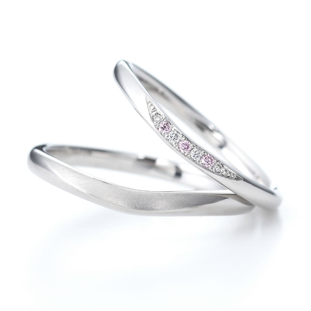 "cute,simple and standard wedding ring （wedding band,marriage ring）from the Aglobe japan's milk and strawberry collection.
Platinum900 wedding ring （wedding band,marriage ring） with luxury texture.
Natural and rare pink diamond set in wedding ring."