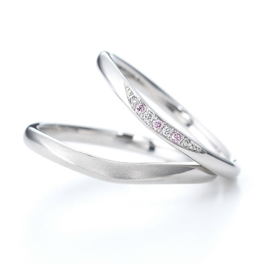 "cute,simple and standard wedding ring （wedding band,marriage ring）from the Aglobe japan's milk and strawberry collection.
Platinum900 wedding ring （wedding band,marriage ring） with luxury texture.
Natural and rare pink diamond set in wedding ring."